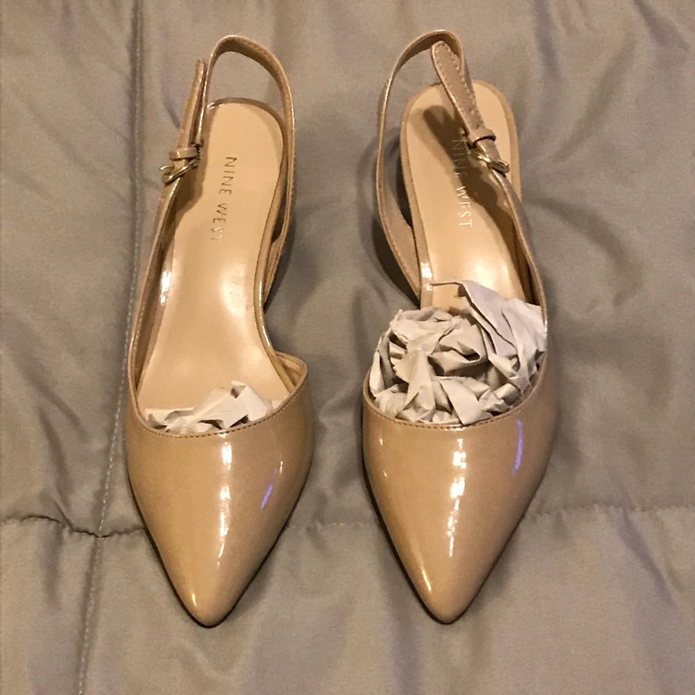 Nine West sz 6 light beige kitten heels